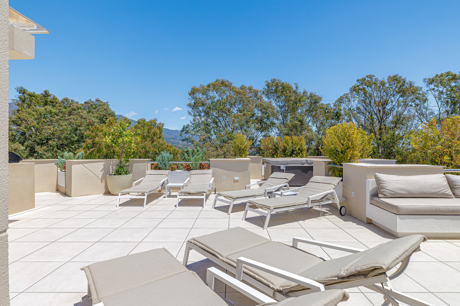 Fuente Aloha penthouse — original photograph 15