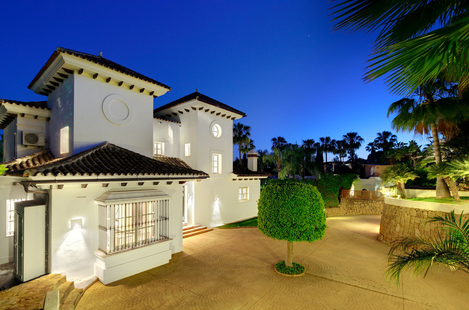Golden Mile villa — original photograph 30